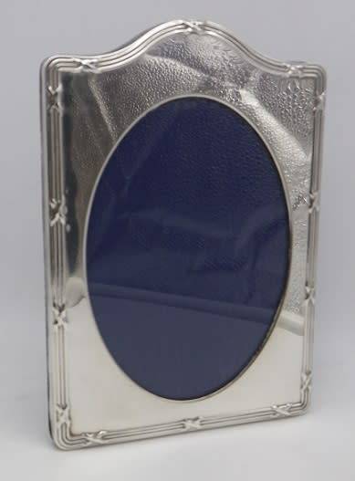 BEAUTIFUL LARGE HALLMARKED SILVER FRONTED PICTURE FRAME LONDON 1973 KITNEY & CO.19 x13cm