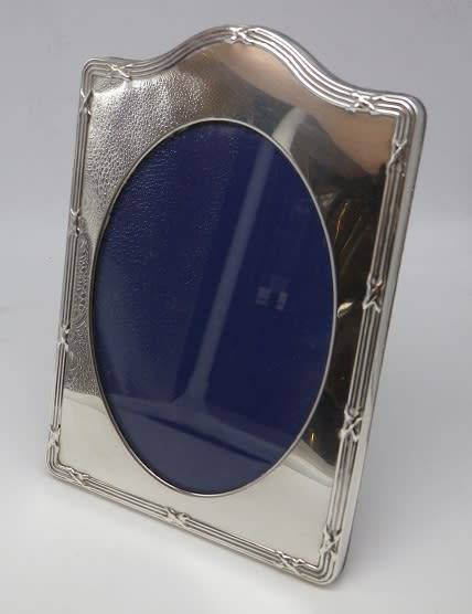 BEAUTIFUL LARGE HALLMARKED SILVER FRONTED PICTURE FRAME LONDON 1973 KITNEY & CO.19 x13cm