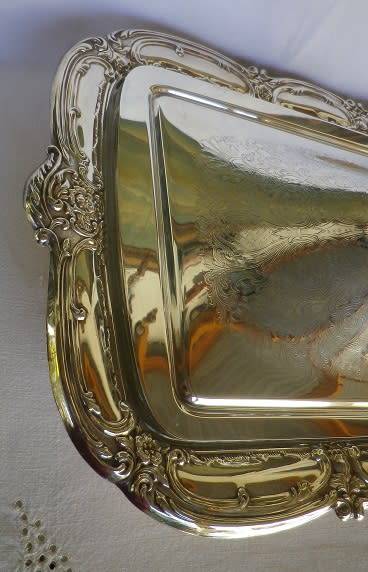 SUPERB LARGE ORNATE SILVER-PLATED RECTANGULAR SERVING BOWL WITH GLASS LINER. 50 x 33.5cm