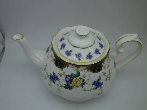 ROYAL ALBERT `DUCHESS`  SPECIAL CENTENARY EDITION LARGE TEAPOT 2010