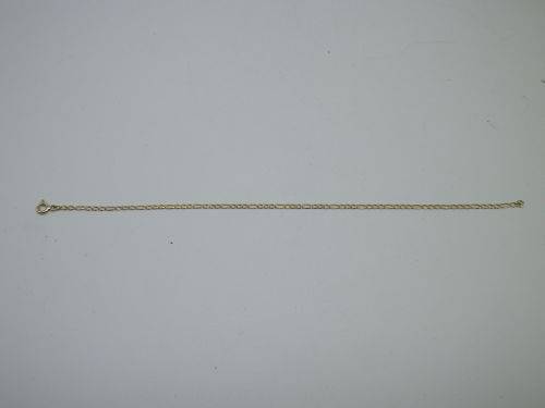 Dainty 9ct yellow flat link gold bracelet. 19 cm long 0.9grm