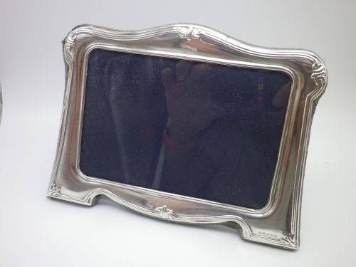 Hallmarked Sterling Silver Picture Frame. Carr's of Sheffield, 2001 18.5 x 14 cm Gorgeous