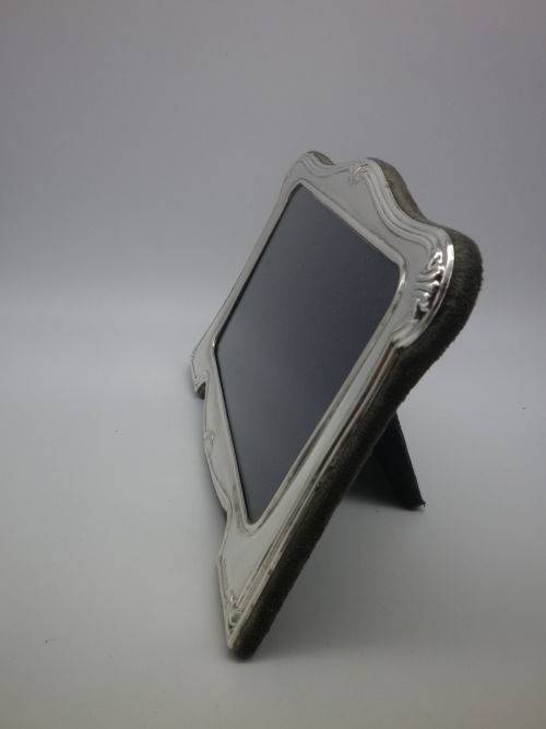 Hallmarked Sterling Silver Picture Frame. Carr's of Sheffield, 2001 18.5 x 14 cm Gorgeous