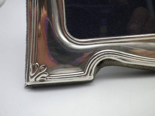 Hallmarked Sterling Silver Picture Frame. Carr's of Sheffield, 2001 18.5 x 14 cm Gorgeous