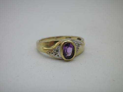 Beautiful 9ct Yellow Gold, Amethyst and diamond ring Size N