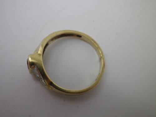 Beautiful 9ct Yellow Gold, Amethyst and diamond ring Size N
