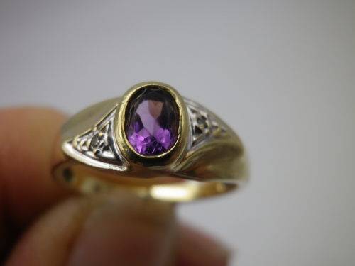Beautiful 9ct Yellow Gold, Amethyst and diamond ring Size N