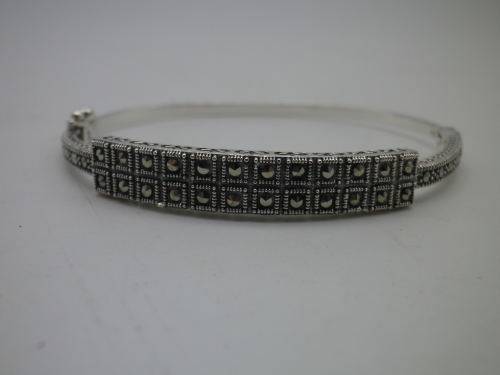 STERLING SILVER & MARCASITE BANGLE. 10.8 grms; 6.3 x 5.4 x 0.7mm. BEAUTIFUL!
