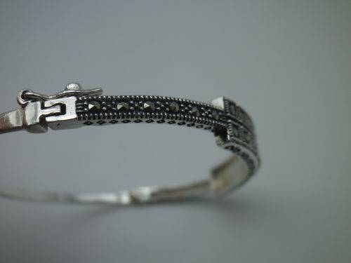 STERLING SILVER & MARCASITE BANGLE. 10.8 grms; 6.3 x 5.4 x 0.7mm. BEAUTIFUL!