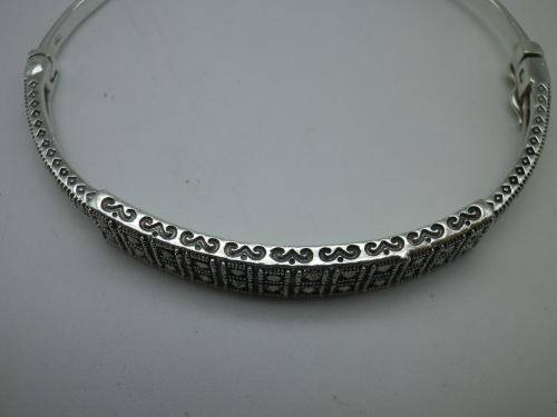 STERLING SILVER & MARCASITE BANGLE. 10.8 grms; 6.3 x 5.4 x 0.7mm. BEAUTIFUL!