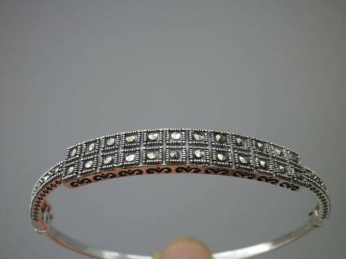STERLING SILVER & MARCASITE BANGLE. 10.8 grms; 6.3 x 5.4 x 0.7mm. BEAUTIFUL!