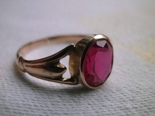 9ct ROSE GOLD and RUBY VINTAGE RING Size K , 2 grm