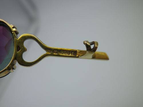 Hallmarked 9ct Yellow Gold and Rhinestone? Vintage Brooch. 5.7 cm long, 4.8 grms