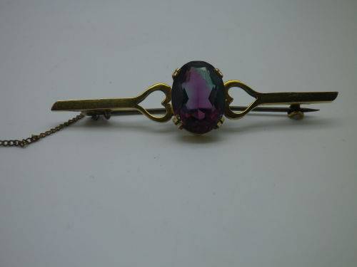 Hallmarked 9ct Yellow Gold and Rhinestone? Vintage Brooch. 5.7 cm long, 4.8 grms