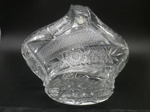 CUT CRYSTAL SWEET BASKET, WATFORD ENGLAND ORIGINAL LABEL 18 x 16.5 x 12.5 cm