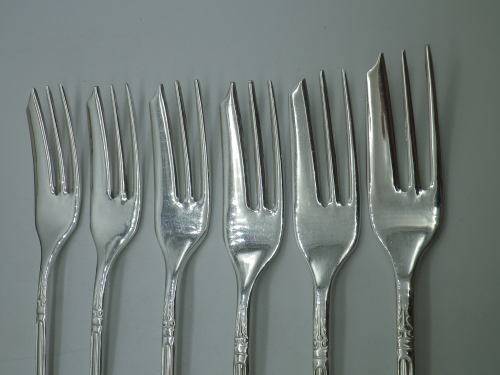 Lovely set of Six Vintage Silver Plated EPNS APOSTLE forks. Sheffield, England. Boxed.