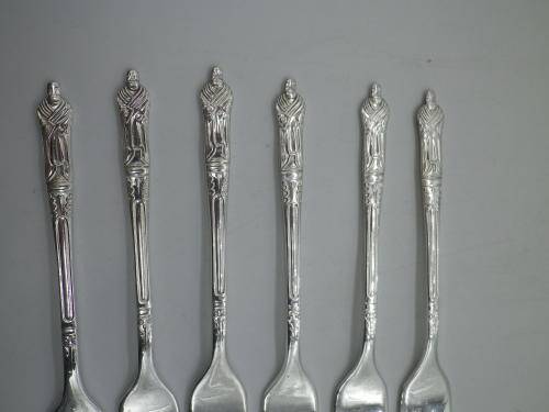 Lovely set of Six Vintage Silver Plated EPNS APOSTLE forks. Sheffield, England. Boxed.