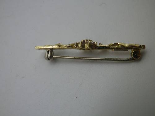 9ct Yellow Gold brooch, Ruby and Diamond Dainty Brooch. 1 gr. 3.5cm