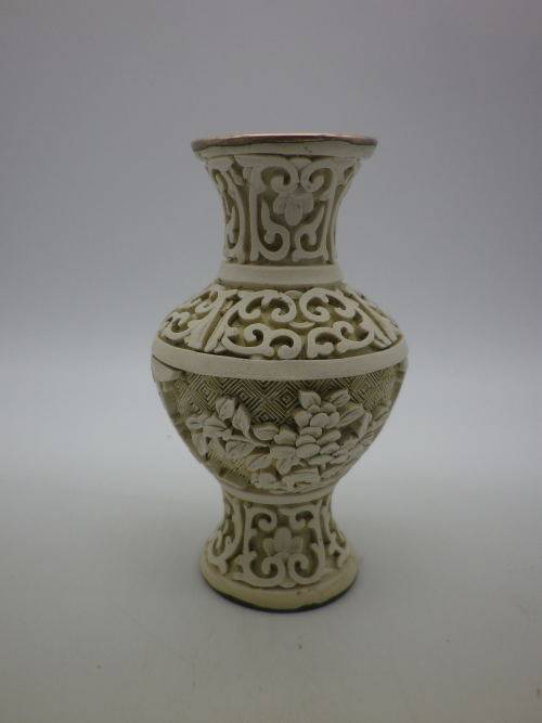 Vintage Chinese Cinnabar Cream Vase with beautiful floral design 16.5 cm tall