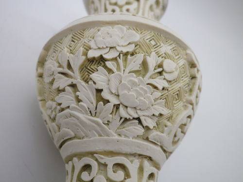 Vintage Chinese Cinnabar Cream Vase with beautiful floral design 16.5 cm tall