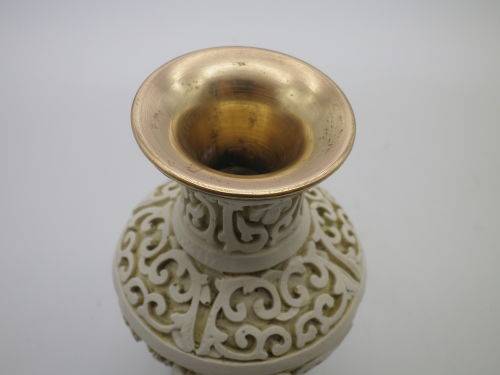 Vintage Chinese Cinnabar Cream Vase with beautiful floral design 16.5 cm tall