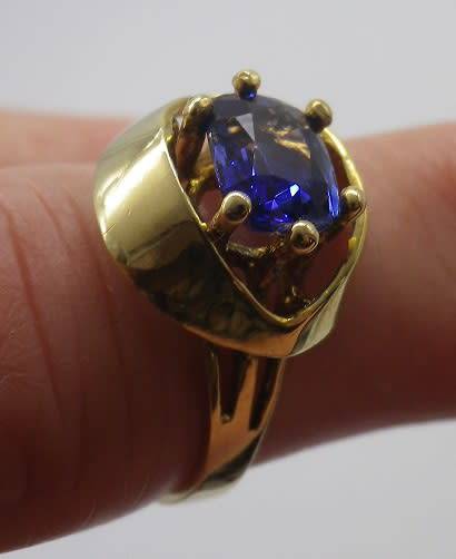 Vintage Designer 9ct Yellow GOLD and Natural SAPPHIRE RING by ZAYEM Size: L 3grms. EXQUISITE