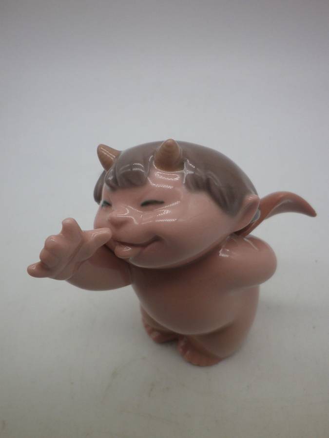 ADORABLE CHEEKY CHERUB ANGEL CERAMIC ORNAMENT NAO SPAIN Daisa 2003   7x6cm