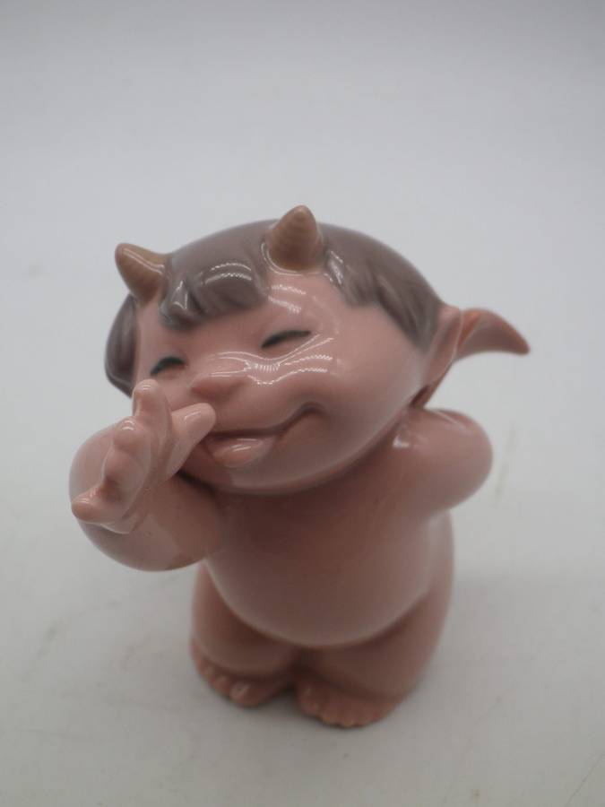 ADORABLE CHEEKY CHERUB ANGEL CERAMIC ORNAMENT NAO SPAIN Daisa 2003   7x6cm