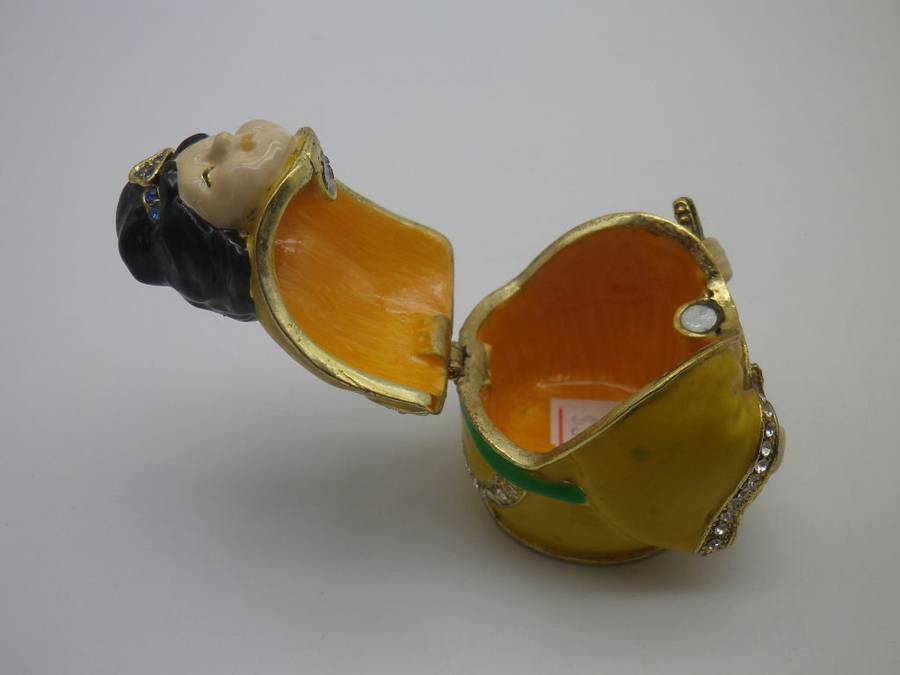 Gorgeous Geisha Trinket pot. Heavy metal, enamel and shiny stones. Cute!!!