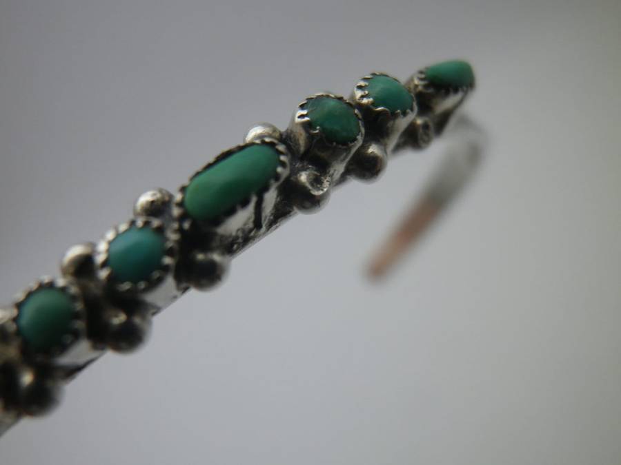 Vintage Sterling Silver & Turquoise Child's bangle. 5g