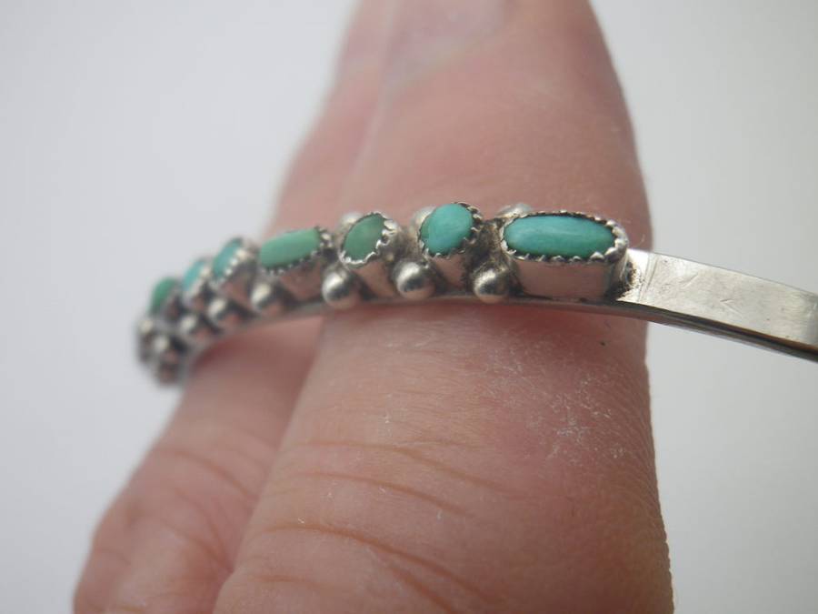 Vintage Sterling Silver & Turquoise Child's bangle. 5g
