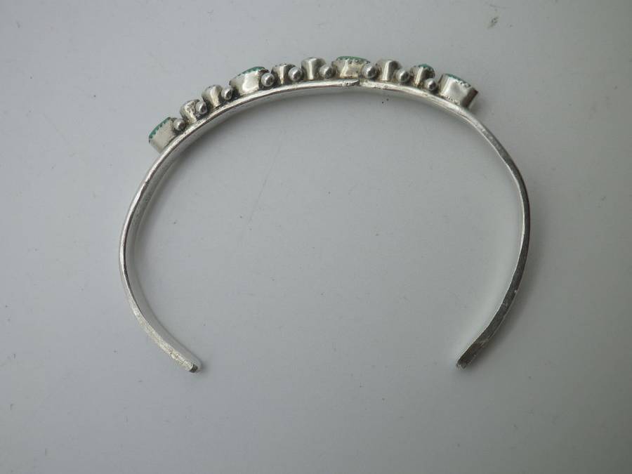 Vintage Sterling Silver & Turquoise Child's bangle. 5g