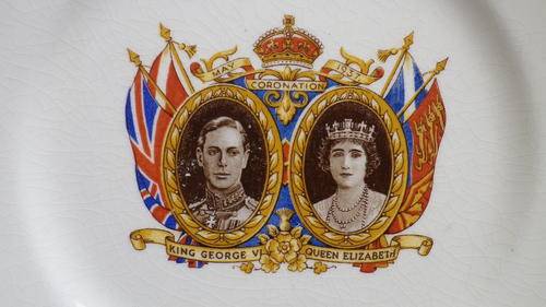 AWESOME FIND! 1937 CORONATION OF KING GEORGE VI OF ENGLAND VINTAGE CROWN DEVON PLATE. AMAZING!