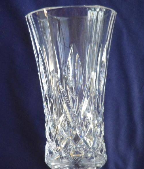 BEAUTIFUL HEAVY HEXAGONAL CUT CRYSTAL VASE. MINT.