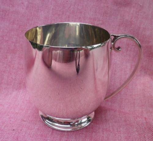GORGEOUS HALLMARKED SILVER  Christening mug. Birmingham 1945. 115 Grm