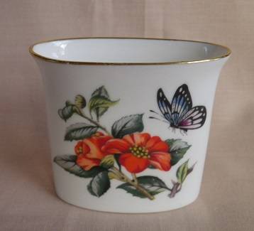 Charming ROYAL WORCESTER, England fine bone china  toothpick holder