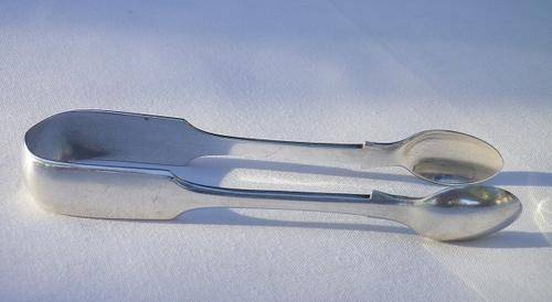 Very good quality hallmarked Silver-plated sugar tongs. Excellent condition.