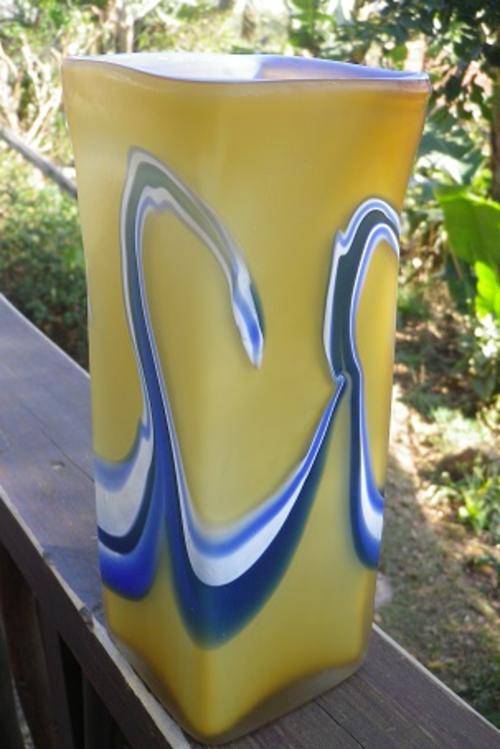 MAGNIFICENT TALL SQUARE HANDMADE STUDIO GLASS VASE. VIVID BLUE & WHITE ON CARAMEL