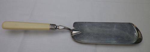 Handsome Victorian bone handled crumb scoop with hallmarked silver collar
