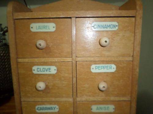 VINTAGE SPICE CABINET 34 X 20 CM FOR LAUREL,CINNAMON,CLOVE,PEPPER,CARAWAY,ANISE