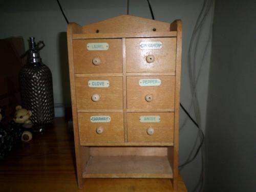 VINTAGE SPICE CABINET 34 X 20 CM FOR LAUREL,CINNAMON,CLOVE,PEPPER,CARAWAY,ANISE