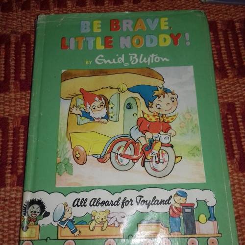 5 ENID BLYTON CHILDREN BOOKS (noddy books 2 got some scratching and writing in)