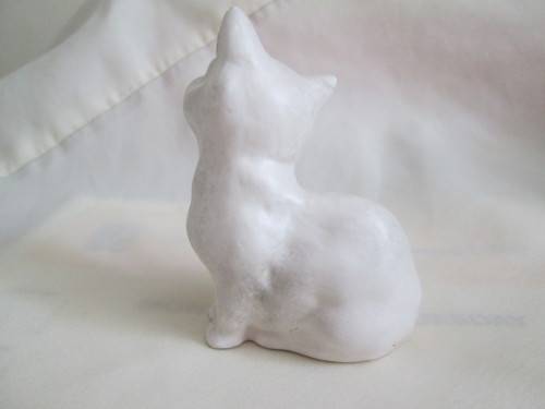 BESWICK LITTLE WHITE  CAT