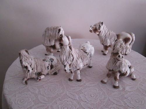 FAMILY OF 5 CHEVAL PONIES 13 CM HEIGHT