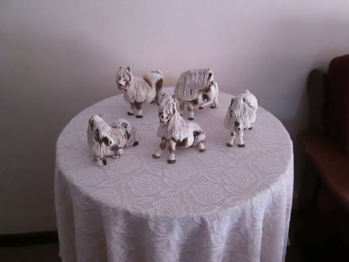 FAMILY OF 5 CHEVAL PONIES 13 CM HEIGHT