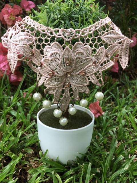 Nude pink vintage lace collar necklace