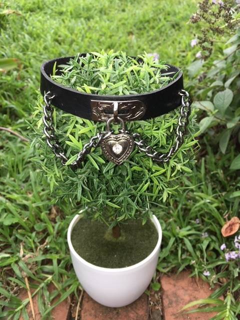 Faux leather choker with heart padlock and chains