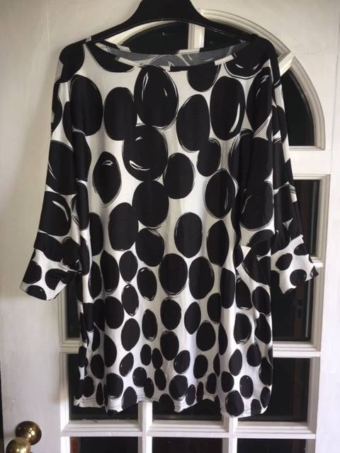 Bold black and white polka dot print 3/4 sleeve top