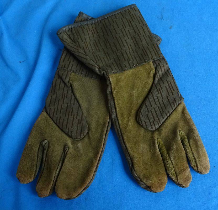 Original east german Army NVA camo Gloves  size M (11c/17)