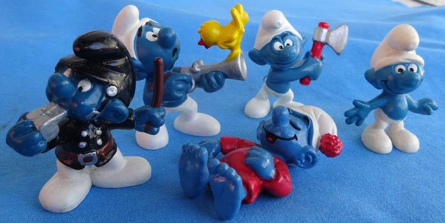 5 different Peyo Schleich Bully Smurfs  (13c/36)
